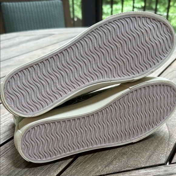 Green High-Top Smiley Face Sneakers with White Laces - Picture 4 of 6